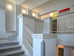 Dvůr Králové dokončil opravu bývalé ZŠ Komenského. Změnila se v administrativní budovu úřadu