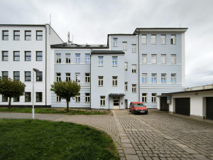 Dvůr Králové dokončil opravu bývalé ZŠ Komenského. Změnila se v administrativní budovu úřadu