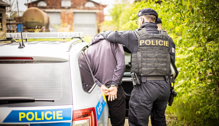 Policisté v hradeckém kraji mají téměř 200 nových osobních kamer za 1,5 milionu