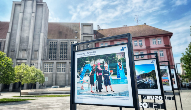 FOTO: V Hradci Králové je nová výstava k výročí vstupu do Evropské unie