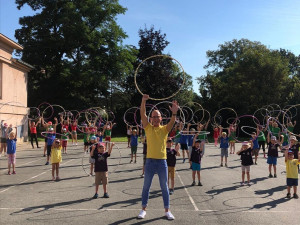 Patrik jezdí s obručemi i po školách či letních táborech. Pohyb je zkrátka základ