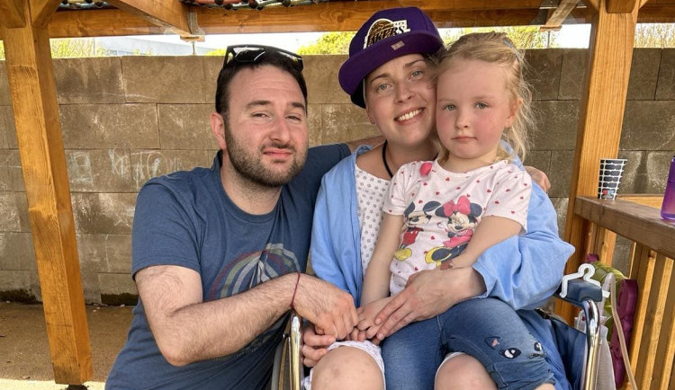 Novopacká bojovnice potřebuje pomoc. Kačka čelí nádoru na mozku s úsměvem