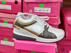 Celníci v Novém Bydžově zajistili padělky za 3,8 milionu korun