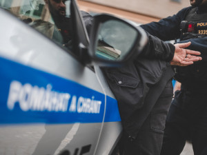 Policie veze z Ukrajiny do ČR šest Čechů zadržených v případu falešných bankéřů