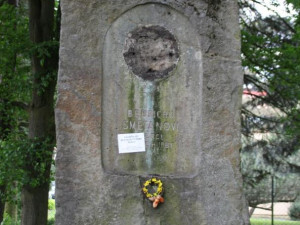 Dvorský pomník Bedřicha Smetany prokoukl. Město připraví oslavu 200 let od narození skladatele