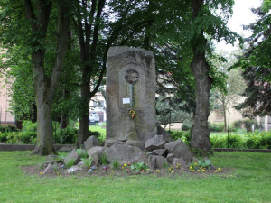 Dvorský pomník Bedřicha Smetany prokoukl. Město připraví oslavu 200 let od narození skladatele