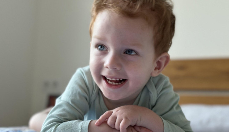 Místo utrpení radost ze života. Martínek z Mohelnicka čtvrt roku po unikátní léčbě skvěle prospívá