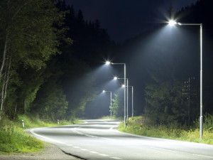 Hradec Králové se rozsvítí novým LED osvětlením. Radnice se pustila do výměny toho starého