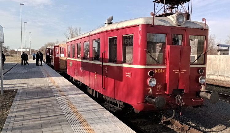 Hurvínek opět na kolejích. Mezi Kojetínem a Tovačovem budou i letos jezdit historické vlaky