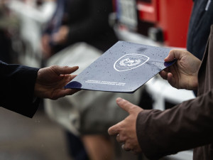 Dobrovolní hasiči v hradeckém kraji dostali od profesionálních devět cisteren