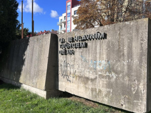 V Hradci Králové se rozjíždí soutěž o nové využití socialistického monumentu u Koruny