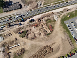 Na hradecké Miletě pokračuje vrtání pilot a řeší se kanalizace