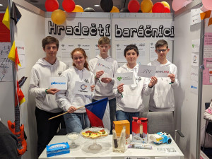 Školáci z DDM v Hradci Králové zazářili na mezinárodní soutěži robotiky v Norsku