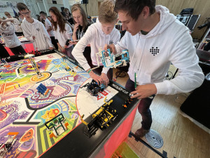 Školáci z DDM v Hradci Králové zazářili na mezinárodní soutěži robotiky v Norsku