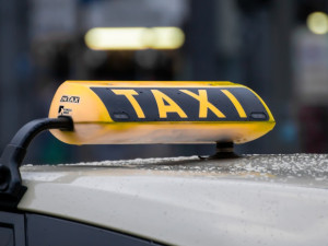 V Hořicích začne jezdit taxík pro seniory. Odveze je k lékaři nebo na nákup