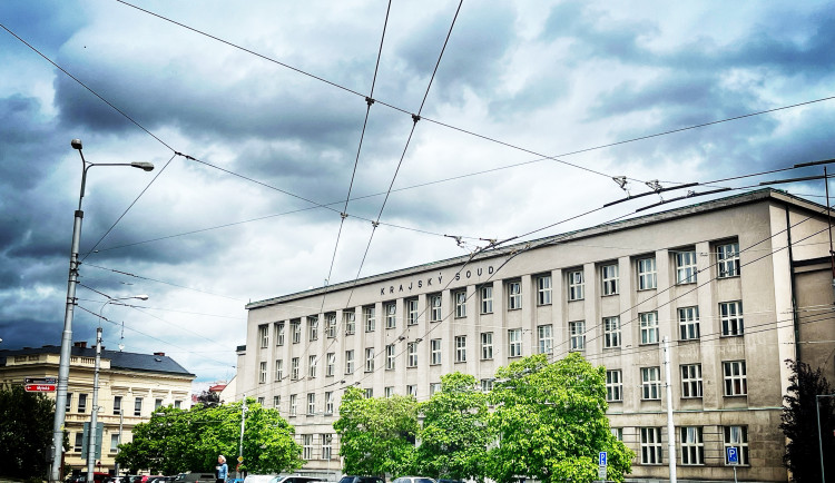 U hradeckého krajského soudu se do stávky zapojila drtivá většina zaměstnanců