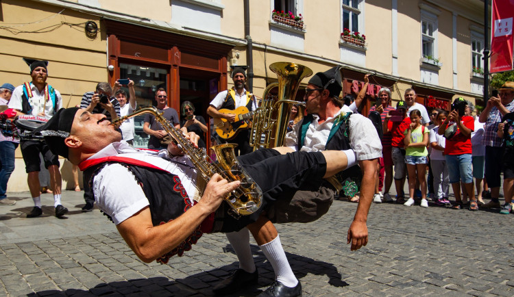 Trutnovský festival nového cirkusu navštívilo přes deset tisíc lidí. V pondělí končí