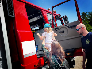 Na akci Bezpečné město na hradecké nábřeží dorazily tisíce dětí