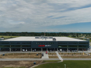 Louda Auto otevřel v Poděbradech největší autosalon předváděcích, zánovních a ojetých vozů v Evropě