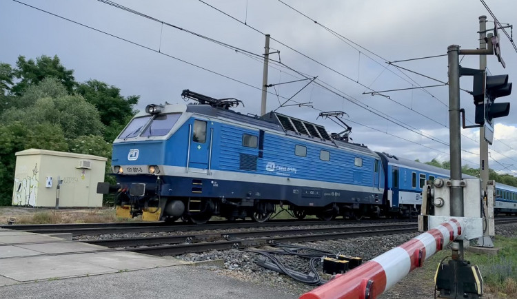 Na vlakové spojení Nová Paka - Martinice můžeme na několik měsíců zapomenout
