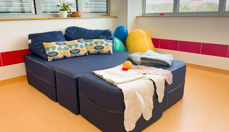Náchodská nemocnice koupila porodnický gauč. Jako první v Královéhradeckém kraji
