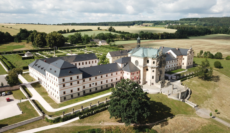 Hospital Kuks vystaví předlohu Braunovy sochy Víry ze souboru Ctností a Neřestí