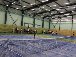 Jičín má novou sportovní halu. Sloužit bude pro tenis, badminton a další sporty