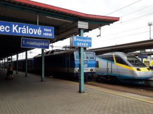 Hradecké nádraží bude mít nové nástupiště, stávají se opraví