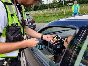 Policisté z dálničních oddělení odhalili řadu vážných přestupků. Šlo o alkohol i drogy