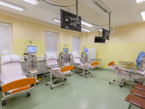 Náchodská nemocnice si připomíná 30 let od zavedení dialýzy. Tenkrát šlo pokrokovou medicínu