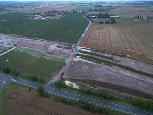 Příčinou zaplavení dálniční křižovatky D11 u Hradce Králové bylo bláto v kanalizaci