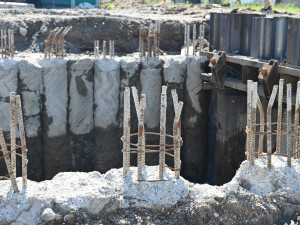 Na půlmiliardové přestavbě křižovatky Mileta v Hradci začala stavba podchodů