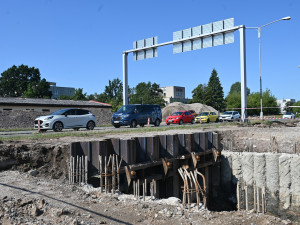 Na půlmiliardové přestavbě křižovatky Mileta v Hradci začala stavba podchodů