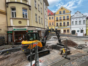 Kopeček z hradeckého Velkého náměstí bude opět průjezdný v polovině srpna