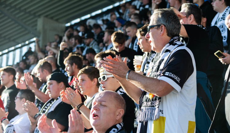 Hradec Králové má tři zájemce o vstup do fotbalového klubu