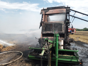 Lis lehl na poli na Jičínsku popelem, hasiči už nemohli nic dělat