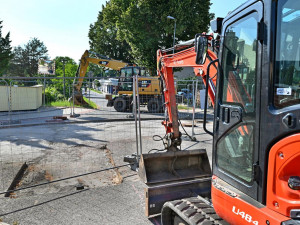 Obnova vodovodních trubek ve Dvoře Králové pokračuje. Práce postupují do závěrečné fáze