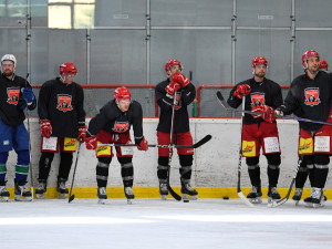 Hokejisté Hradce Králové se začali připravovat na ledě bez zraněného Klímy