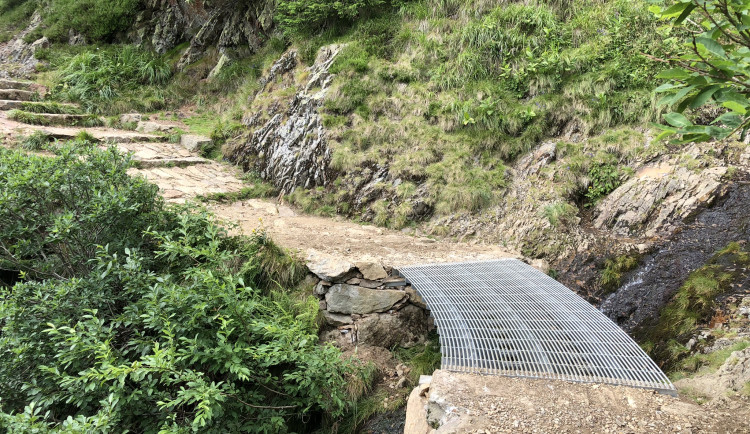Turistická cesta Obřím dolem od kapličky po Obří sedlo je opět průchodná