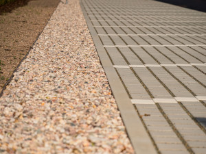 Zborovská ulice v Hořicích má nový povrch i parkovací místa