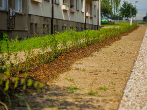 Zborovská ulice v Hořicích má nový povrch i parkovací místa