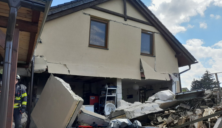 size3-17193355102795-207-na-nachodsku-vybuchl-rodinny-barak-pravdepodobne-za-to-muze-fotovoltaicky-system