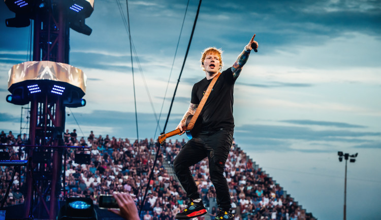 ANKETA: Na koncerty Eda Sheerana dorazilo 91 tisíc lidí. Obešlo se to bez problémů, tvrdí policie