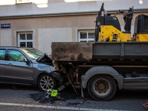 FOTO: Tragická nehoda v Novém Městě nad Metují si vyžádala život a několik zraněných