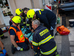 FOTO: Tragická nehoda v Novém Městě nad Metují si vyžádala život a několik zraněných