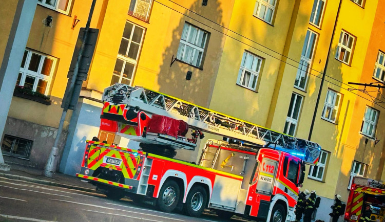 V centru Hradce Králové hořelo, deset lidí skončilo na ulici