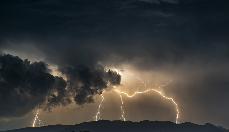 Meteorologové varují před bouřkami. Dorazit mohou už dnes odpoledne