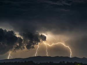 Meteorologové varují před bouřkami. Dorazit mohou už dnes odpoledne