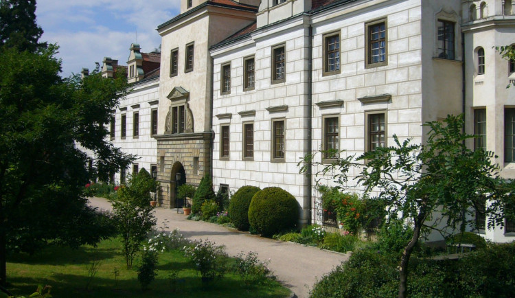 Zemřela dědička šlechtického rodu Diana Sternbergová,majitelka zámku Častolovice