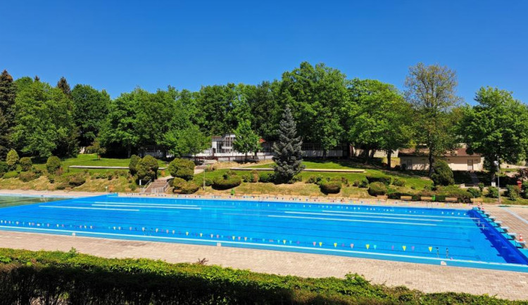 Dvůr Králové omezuje provoz Tyršova koupaliště. Na vině technická závada